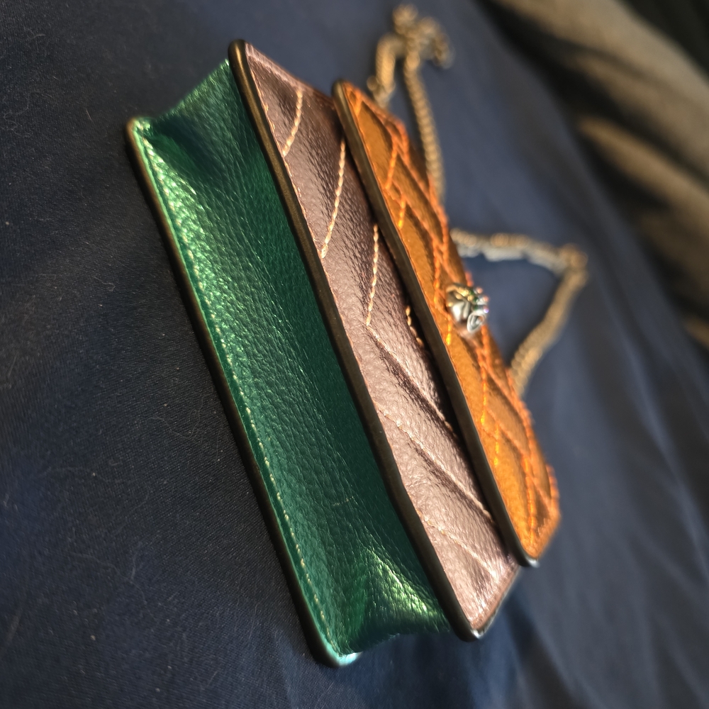 Quilted Metallic Chain Bag - Picture 5 of 6